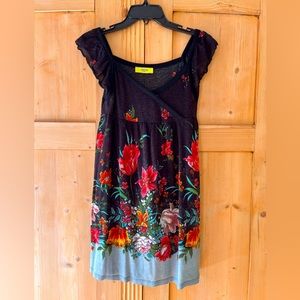 🌺 Easy dress in black with flower print. S/XS